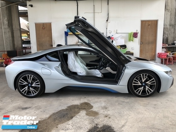 2015 BMW I8 1.5 e-Drive L3 Turbocharged + Hybrid Synchronous Motor 4 Surround Camera Head Up Display Adaptive Intelligent LED Multi Function Paddle Shift Steering Drive Selection Pre Collision Safety Unreg