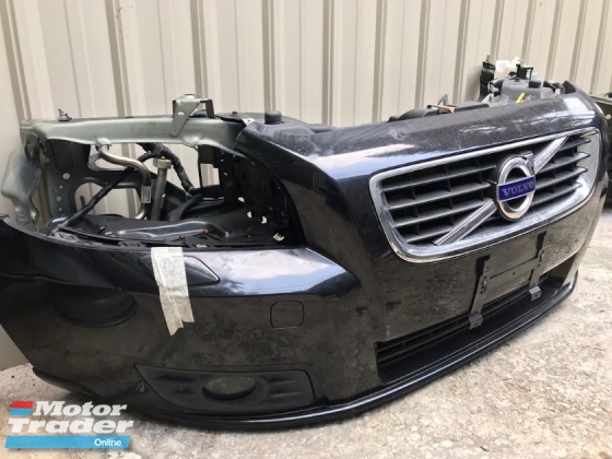Volvo s40 bumper depan facelift original  Exterior & Body Parts