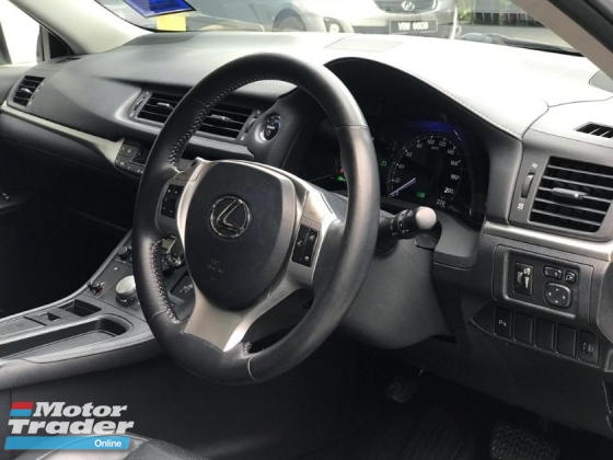 2014 LEXUS CT200H HYBRID LUXURY 1LADY OWNER LOW MILEAGE ORIGINAL PAINT TIP TOP CONDITION FULL LOAN