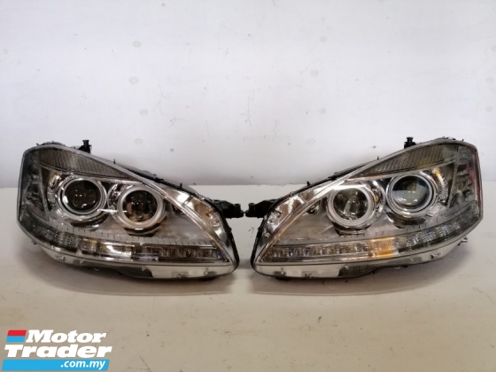 Mercedes Benz w221 HEADLAMP LR Exterior & Body Parts > Lighting
