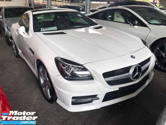 2015 MERCEDES-BENZ SLK SLK200 AMG Sport Chrono Turbocharged 7G-Tronic Panoramic Roof Multi Function Paddle Shift Steering Bucket Seat Dual Zone Climate Control Auto Cruise Control Bluetooth® Connectivity Unreg