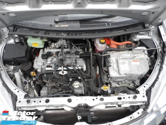TOYOTA PRIUS C HALF CUT Half-cut
