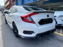 2017 本田思域 1.8 S Bodykit 倒车摄像头实际制造年份