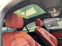 2017 梅赛德斯 - 奔驰C级C250 2.0 (一个) AMG CKD Panaromic 车顶电动后备箱 