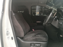 2011 TOYOTA VELLFIRE 2.4 Z PLATINUM GOLD 带电动记忆座椅 制造年份 2011 车身套件 (( 自由 2 YRS保修 ))