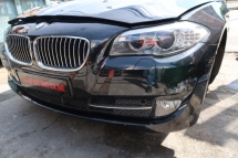 BMW F10 528 HALF CUT SPARE PARTS  Half-cut 