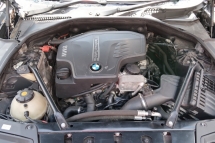 BMW F10 528 HALF CUT SPARE PARTS  Half-cut 