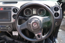 VOLKSWAGEN TIGUAN HALF CUT SPARE PARTS Half-cut 
