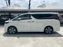 2022 TOYOTA ALPHARD 2.5 SC /3BA /3 EYE HEADLIGHT /SUNROOF /PILOT SEATS