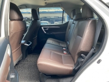 2017 TOYOTA FORTUNER 2.7 (A) SRZ Reg 2018 Kamera But Kuasa Langkah Sisi 