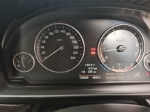 2013 BMW 5 SERIES 2013 BMW 520i (CBU) 2.0 (A) Sunroof Jepun Spec Berdaftar 2017 Keyless