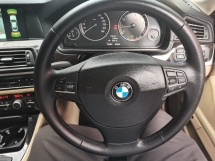 2013 BMW 5 SERIES 2013 BMW 520i (CBU) 2.0 (A) Sunroof Jepun Spec Berdaftar 2017 Keyless