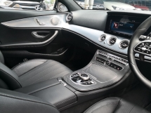 2019 MERCEDES-BENZ E-CLASS E200 CKD Gaya Sukan Tempatan Avantgarde 197BHP 71000 km Perkhidmatan Penuh HAP SENG (( percuma 2 thn Waranti ))