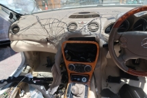 MERCEDES SL500 HALF CUT SPARE PARTS Half-cut 