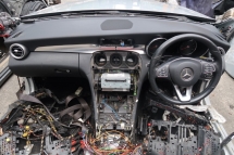 MERCEDES W205 HALF CUT SPARE PARTS Half-cut 