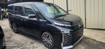 2022 TOYOTA VOXY S-Z 2.0  2 POWER DOOR 7 SEATER NO HIDDEN CHARGES