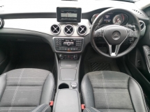 2015 MERCEDES-BENZ GLA GLA200 CBU TAHUN DIBUAT 2015 Pengangkutan Kitaran Servis Penuh 84k km Sahaja (( PERCUMA 2 JAMINAN TAHUN ))