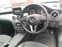 2015 MERCEDES-BENZ GLA GLA200 CBU TAHUN DIBUAT 2015 Pengangkutan Kitaran Servis Penuh 84k km Sahaja (( PERCUMA 2 JAMINAN TAHUN ))