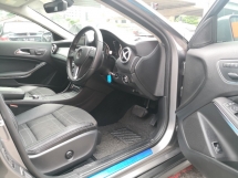 2015 MERCEDES-BENZ GLA GLA200 CBU TAHUN DIBUAT 2015 Pengangkutan Kitaran Servis Penuh 84k km Sahaja (( PERCUMA 2 JAMINAN TAHUN ))