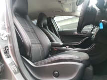2015 MERCEDES-BENZ GLA GLA200 CBU TAHUN DIBUAT 2015 Pengangkutan Kitaran Servis Penuh 84k km Sahaja (( PERCUMA 2 JAMINAN TAHUN ))