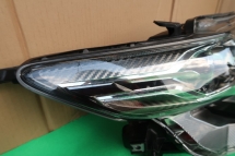 TOYOTA HARRIER ZSU60 HEADLAMP PER SIDE Lighting 
