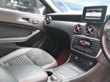 2014 梅赛德斯-奔驰 A 级 A250 AMG CBU 掀背车 W176 年制造 2014 CKD 本地全方位服务 (2 年保修)