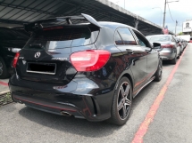 2014 梅赛德斯-奔驰 A 级 A250 AMG CBU 掀背车 W176 年制造 2014 CKD 本地全方位服务 (2 年保修)