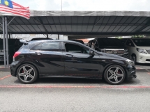 2014 梅赛德斯-奔驰 A 级 A250 AMG CBU 掀背车 W176 年制造 2014 CKD 本地全方位服务 (2 年保修)