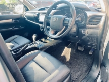 2017 TOYOTA HILUX 2.4 (A) Kulit Rekod Servis Penuh G VNT 64K KM