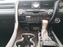 2019 雷克萨斯 RX300 豪华 CBU 年份 2019 完毕 64000 km 唯一提供全方位服务 Lexus Malaysia (( 自由 2 年度保修 ))