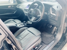 2021 BMW 2 Siri 218i m-sport CKD 33k km Waranti Perkhidmatan Penuh 2026