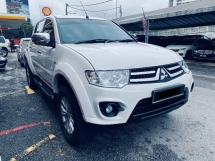 2014 三菱TRITON 2.5 在改片天窗相机皮革座椅 