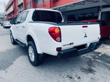 2014 三菱TRITON 2.5 在改片天窗相机皮革座椅 