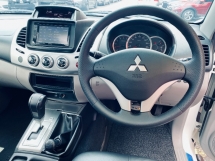 2014 三菱TRITON 2.5 在改片天窗相机皮革座椅 