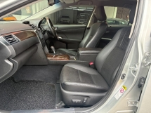 2015 TOYOTA CAMRY 2.5 Kerusi Kulit BSM Facelift Hibrid F/Waranti