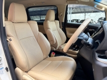 2015 TOYOTA ALPHARD 2.5 (A) Facelift Modelista Kit Leather Seat Camera