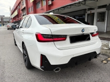 2024 BMW 3 Siri 330i M-Sport CKD Facelift 2k km di bawah jaminan 29
