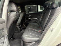 2024 BMW 3 Siri 330i M-Sport CKD Facelift 2k km di bawah jaminan 29