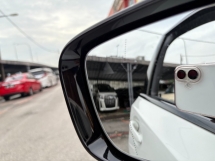 2024 BMW 3 Siri 330i M-Sport CKD Facelift 2k km di bawah jaminan 29