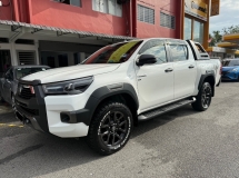 2023 TOYOTA HILUX 2.8 (A) Rogue Mil 8K 1 Owner Acc Free 4x4 Dual Cab