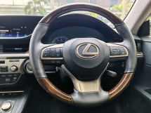 2015 雷克萨斯ES250 2.5 脸部提升 (一个) 高级轿车 / 天窗 / 推st
