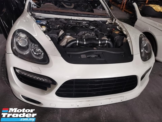 PORSCHE CAYENNE 958 4.8 TURBO  Half-cut