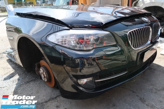 BMW F10 528 HALF CUT SPARE PARTS  Half-cut 