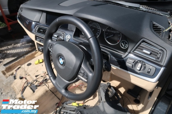 BMW F10 528 HALF CUT SPARE PARTS  Half-cut 