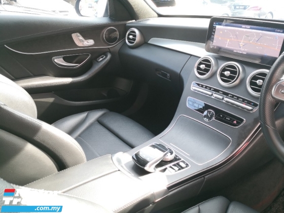 2020 梅赛德斯-奔驰 C 级 C200 AMG W205 全新改款年份 2020 千 45000 km 全方位服务循环保修至 11 月 2024