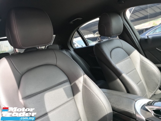 2020 梅赛德斯-奔驰 C 级 C200 AMG W205 全新改款年份 2020 千 45000 km 全方位服务循环保修至 11 月 2024