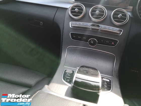 2020 梅赛德斯-奔驰 C 级 C200 AMG W205 全新改款年份 2020 千 45000 km 全方位服务循环保修至 11 月 2024