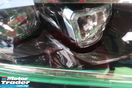 TOYOTA HARRIER ZSU60 HEADLAMP PER SIDE Lighting 