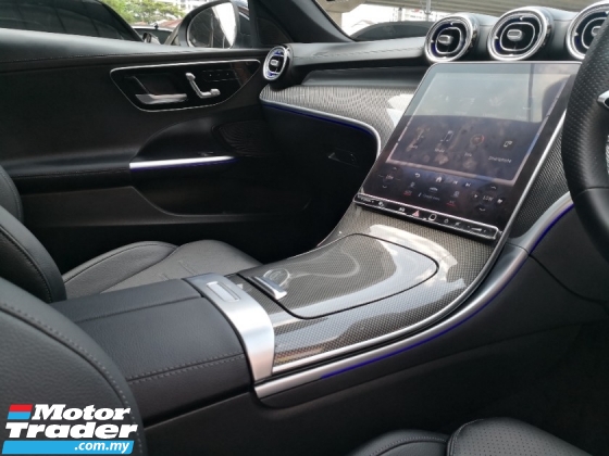 2023 MERCEDES-BENZ C-CLASS C300 AMG Model Baharu TAHUN DIBUAT 2023 CKD Selesai 15000 km Sahaja Di Bawah Mercedes Malaysia Waranti kepada 2027
