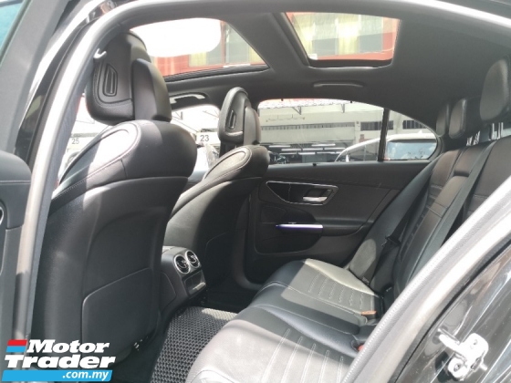 2023 MERCEDES-BENZ C-CLASS C300 AMG Model Baharu TAHUN DIBUAT 2023 CKD Selesai 15000 km Sahaja Di Bawah Mercedes Malaysia Waranti kepada 2027
